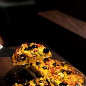 60. Pizza Hähnchenbrust, Ananas und Currysauce