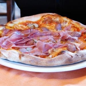 49. Pizza Schinken
